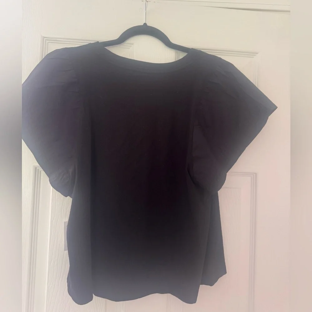 Black Shirt With Puffed Sleeves - Picture 4 of 6